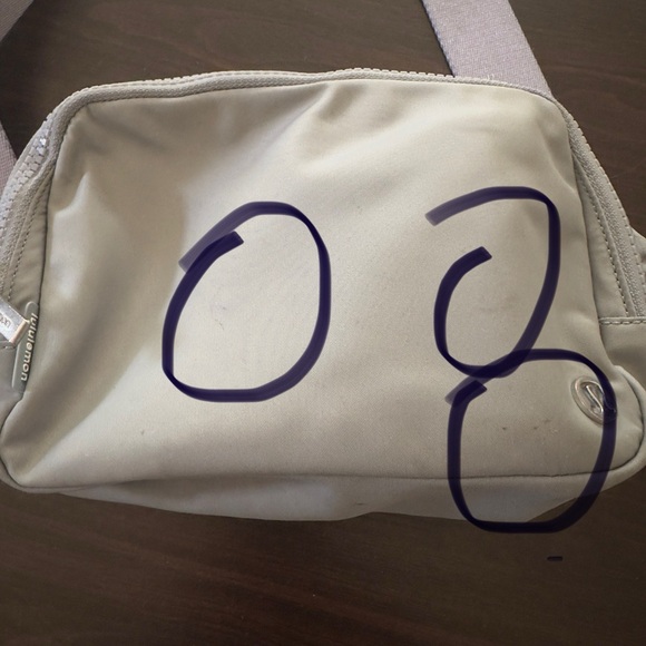 Lululemon Athletica Grey 2L Belt Bag - Picture 5 of 8
